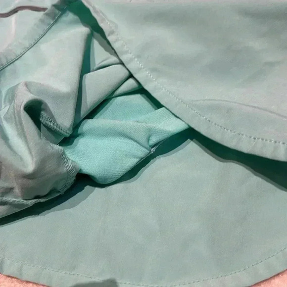 Green Reebok athletic shorts size medium - Picture 5 of 6